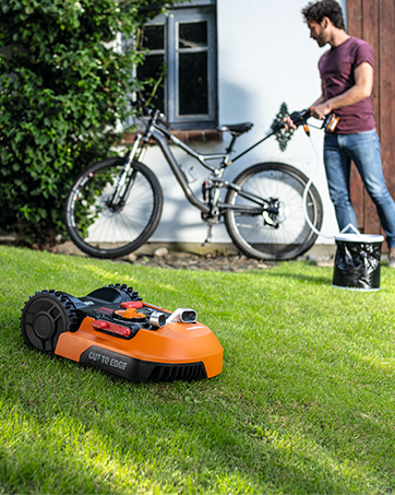 WORX WX030L 20V Power Share Cordless Cube Vac — image 10